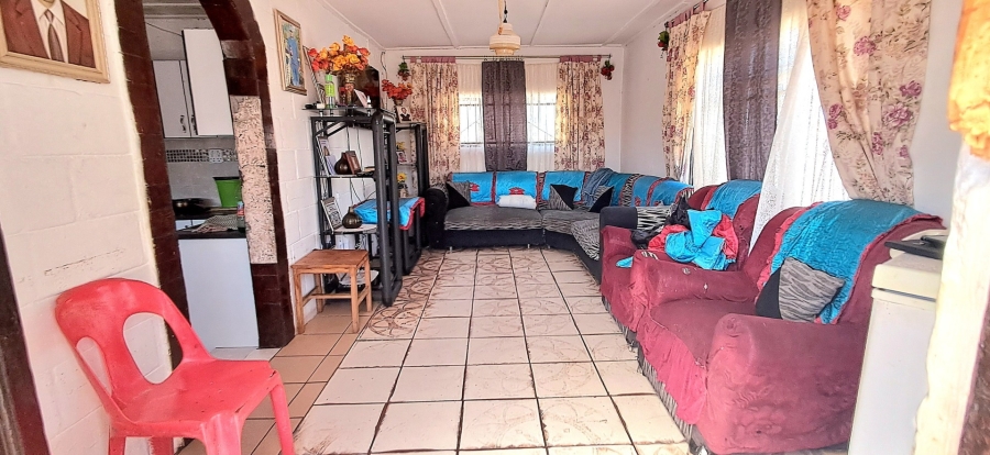 4 Bedroom Property for Sale in Louwville Western Cape